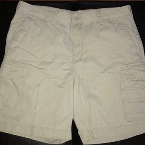 Men’s khaki shorts